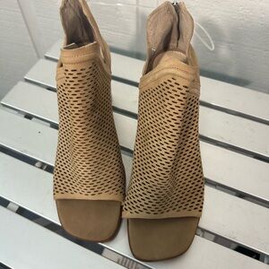Vince Camuto Taupe Suede Open Toe Heeled Shoes Size 9.5 NWOT